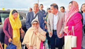 খালেদা জিয়া ফিরছেন সকালে, পতাকা হাতে সড়কে স্বাগত জানাবেন নেতাকর্মীরা